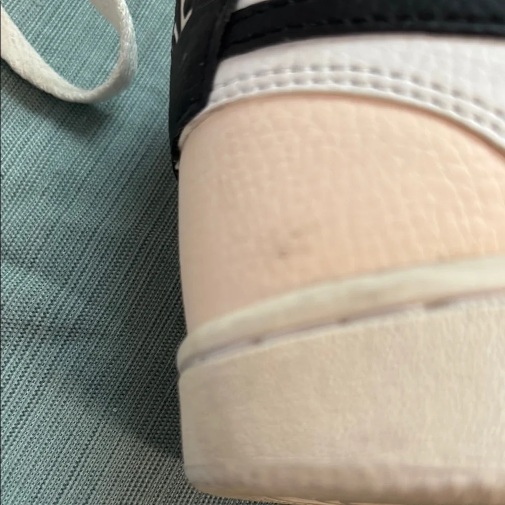 Nike White and Black Sneakers with peach/tan accents, size 8 - Picture 10 of 10